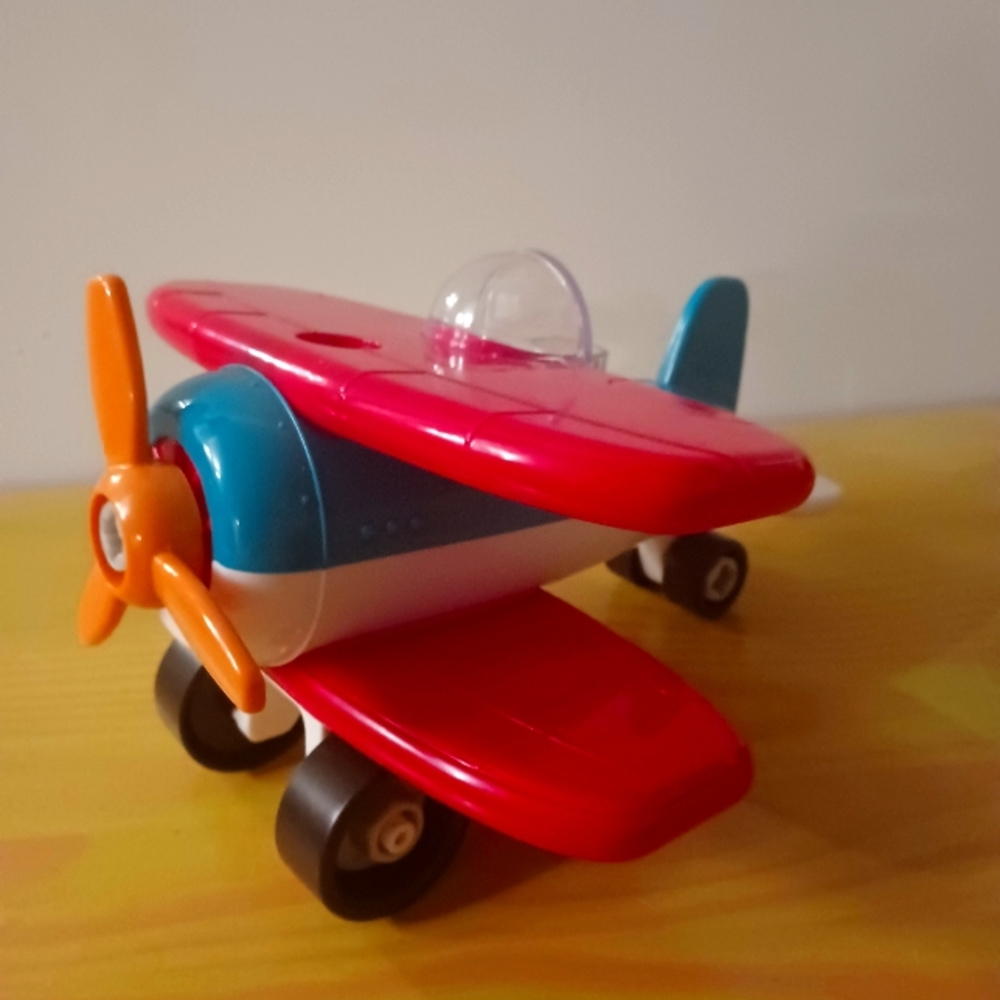 Airplane toy